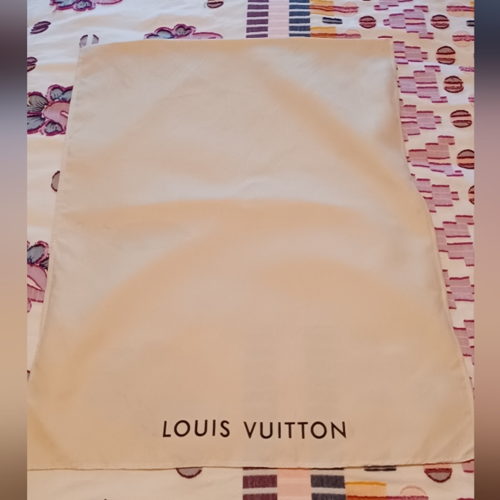 Louis Vuitton dust cover bag flap closure 19x27 in